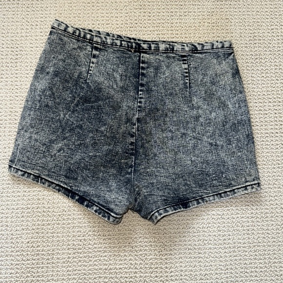 Forever 21 High Rise Acid Washed Hot Shorts Size 30 - Picture 3 of 5